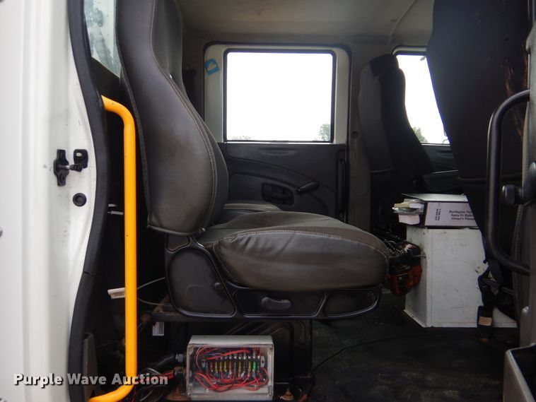 image for item GM9069 2008 International 7500  crane truck