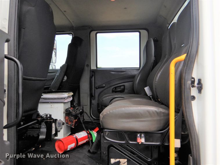 image for item GM9069 2008 International 7500  crane truck