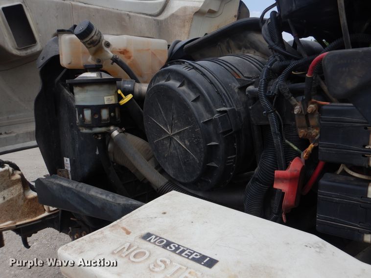 image for item GM9069 2008 International 7500  crane truck