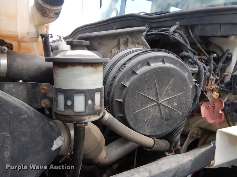 image for item GM9069 2008 International 7500  crane truck