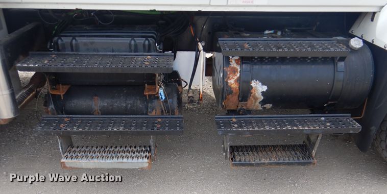 image for item GM9069 2008 International 7500  crane truck