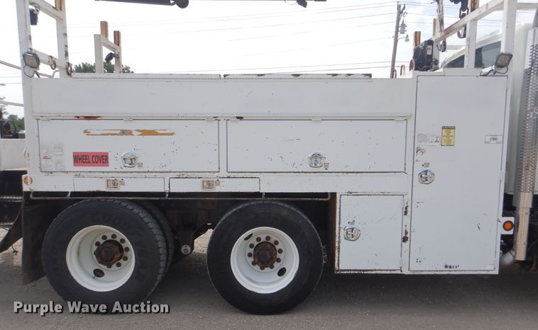 image for item GM9069 2008 International 7500  crane truck