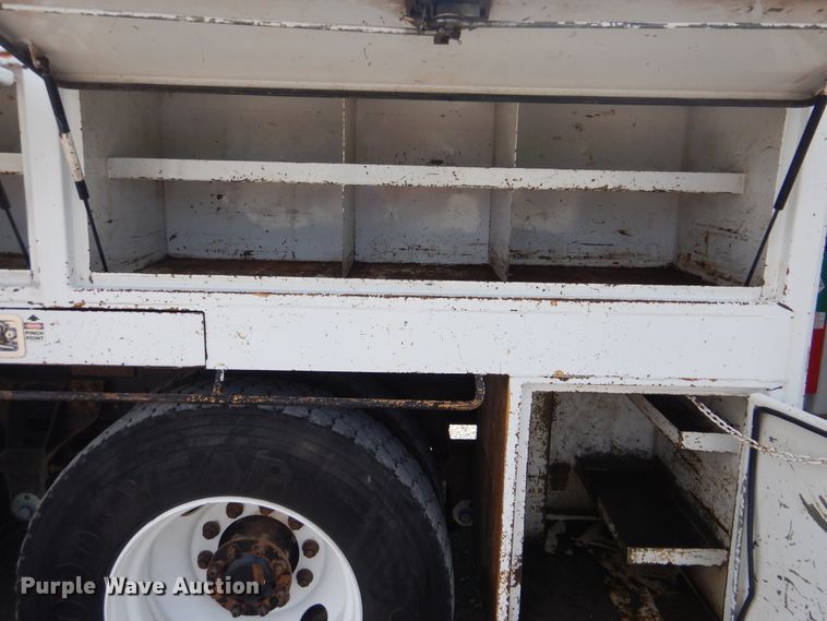 image for item GM9069 2008 International 7500  crane truck