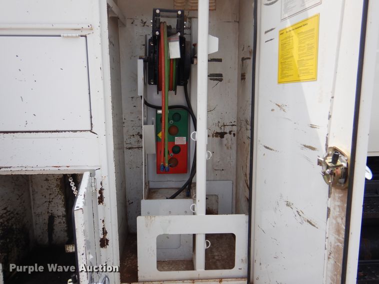 image for item GM9069 2008 International 7500  crane truck