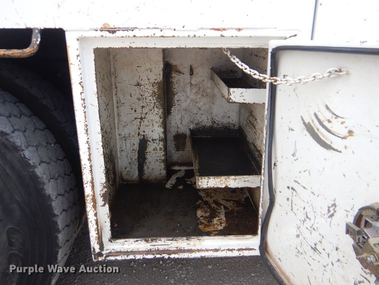 image for item GM9069 2008 International 7500  crane truck