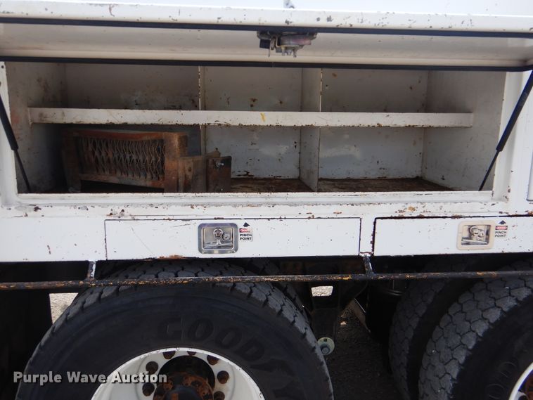 image for item GM9069 2008 International 7500  crane truck