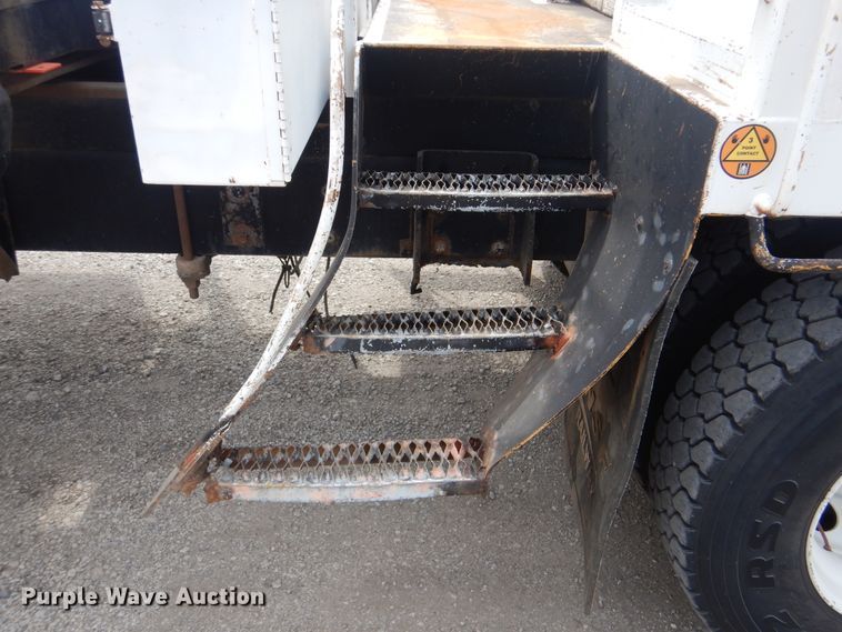 image for item GM9069 2008 International 7500  crane truck