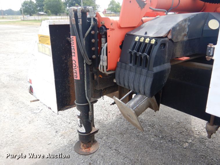 image for item GM9069 2008 International 7500  crane truck