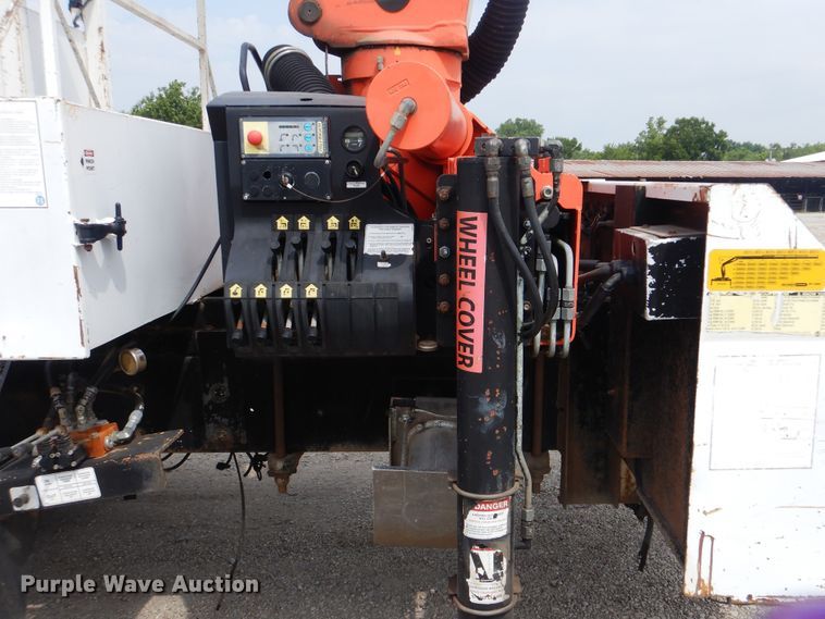 image for item GM9069 2008 International 7500  crane truck