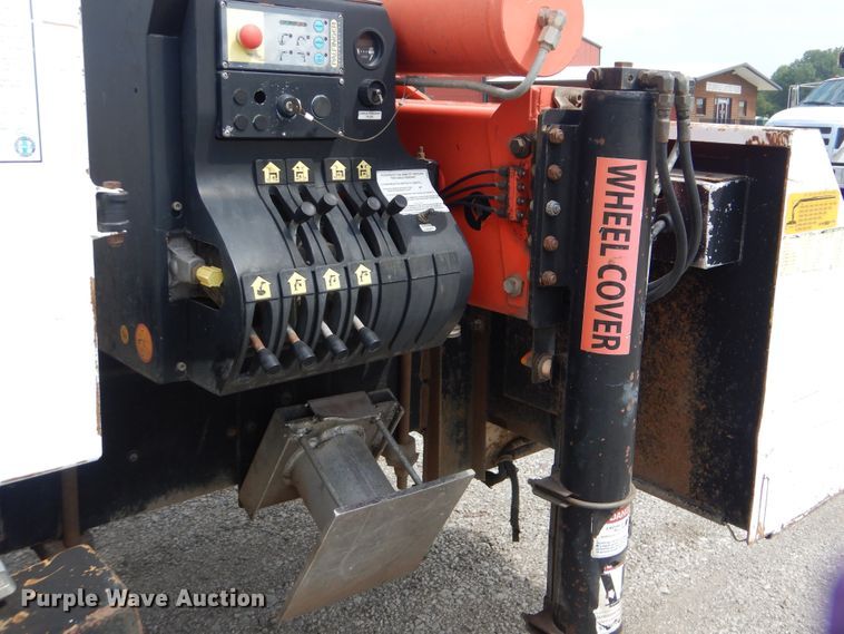 image for item GM9069 2008 International 7500  crane truck