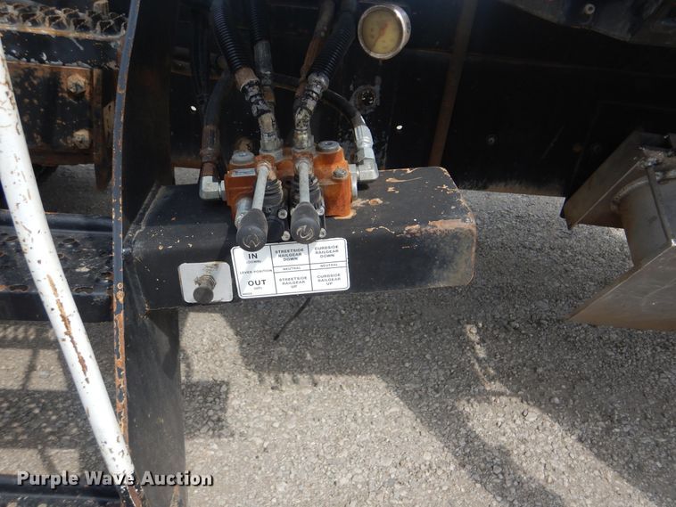 image for item GM9069 2008 International 7500  crane truck