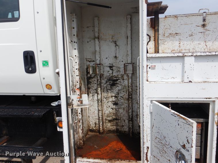 image for item GM9069 2008 International 7500  crane truck