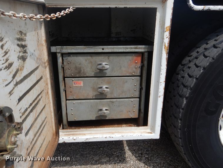 image for item GM9069 2008 International 7500  crane truck