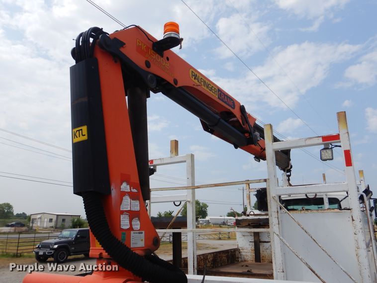 image for item GM9069 2008 International 7500  crane truck