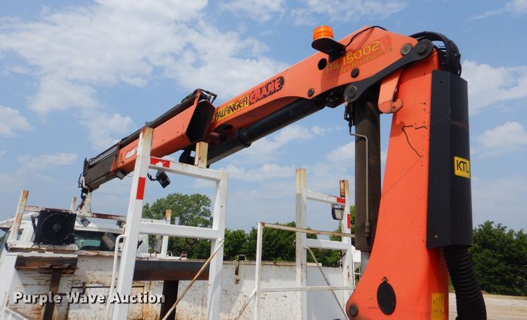 image for item GM9069 2008 International 7500  crane truck