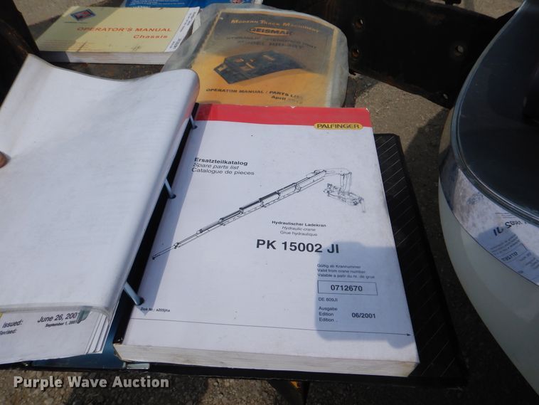 image for item GM9069 2008 International 7500  crane truck