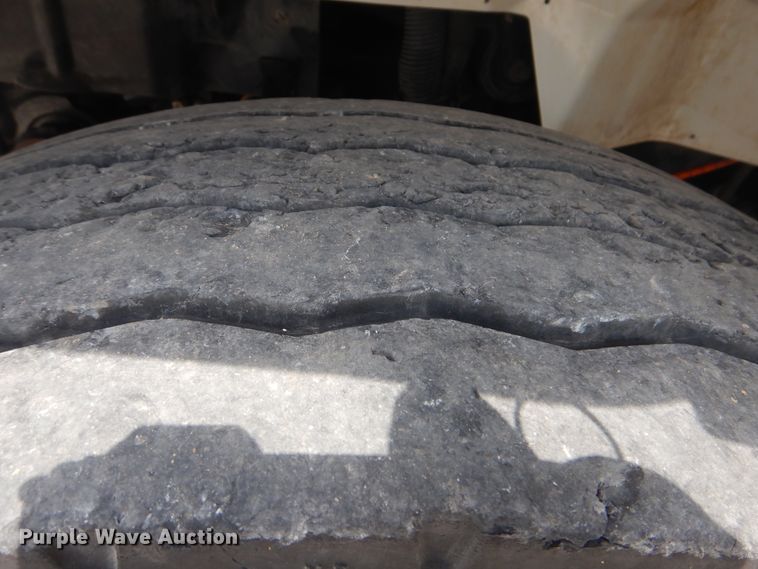 image for item GM9069 2008 International 7500  crane truck