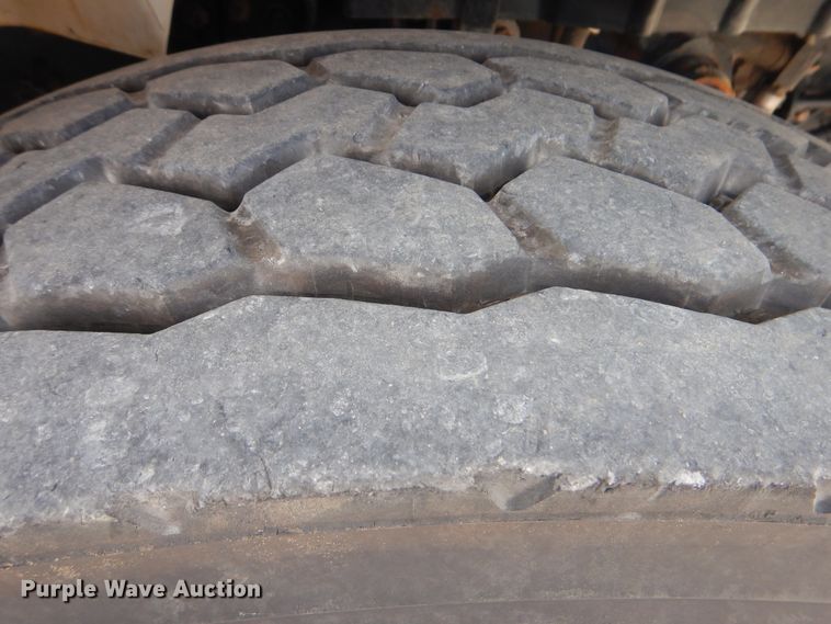 image for item GM9069 2008 International 7500  crane truck