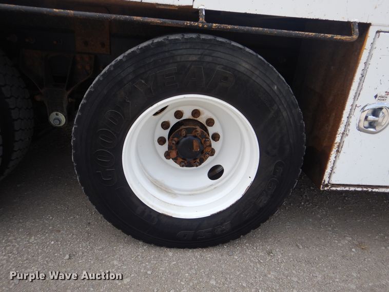 image for item GM9069 2008 International 7500  crane truck