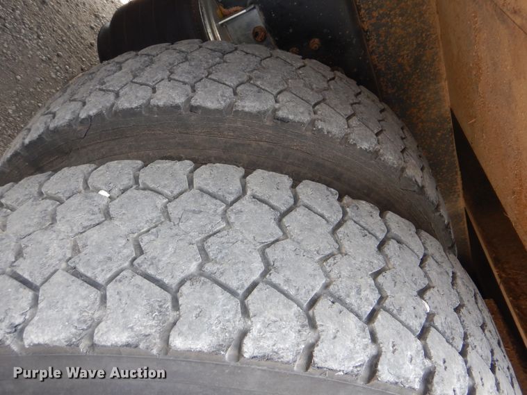 image for item GM9069 2008 International 7500  crane truck