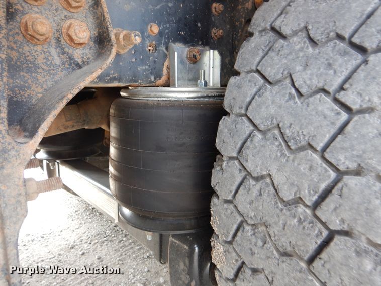 image for item GM9069 2008 International 7500  crane truck