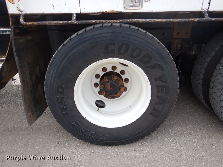 image for item GM9069 2008 International 7500  crane truck