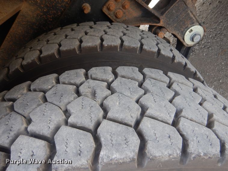 image for item GM9069 2008 International 7500  crane truck