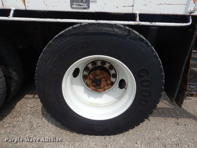 image for item GM9069 2008 International 7500  crane truck