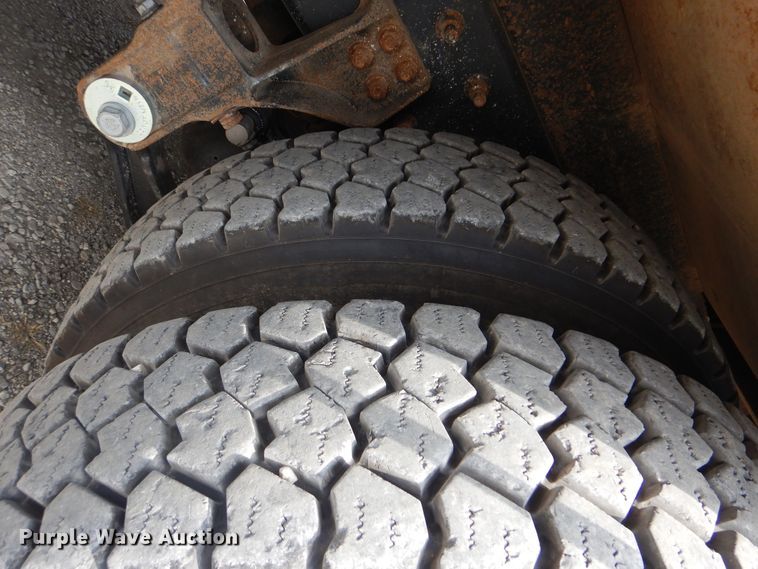 image for item GM9069 2008 International 7500  crane truck