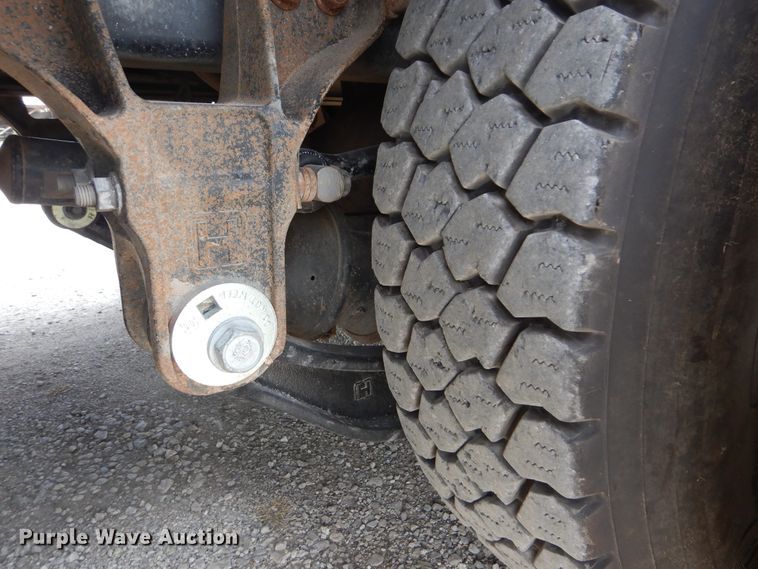 image for item GM9069 2008 International 7500  crane truck