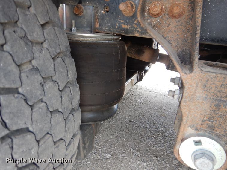 image for item GM9069 2008 International 7500  crane truck