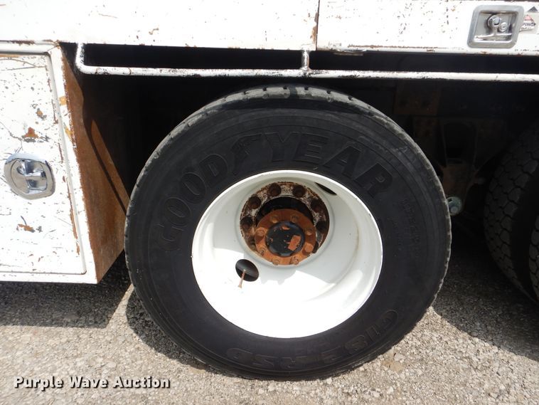 image for item GM9069 2008 International 7500  crane truck