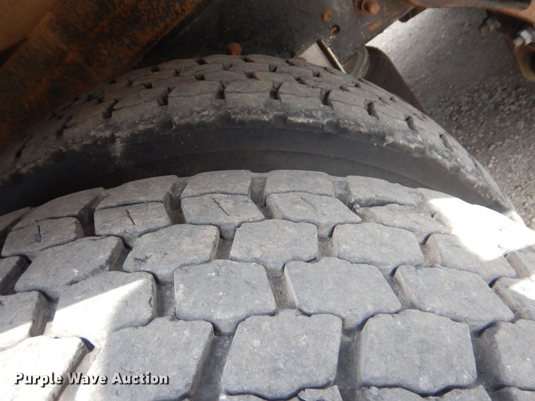 image for item GM9069 2008 International 7500  crane truck