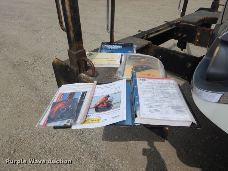 image for item GM9069 2008 International 7500  crane truck