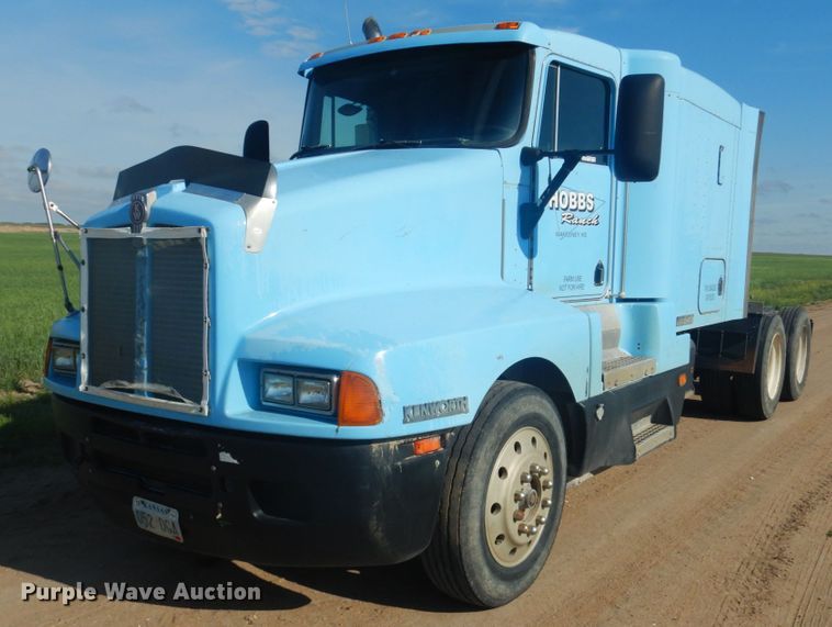 image for item GM9218 1990 Kenworth T600  semi truck