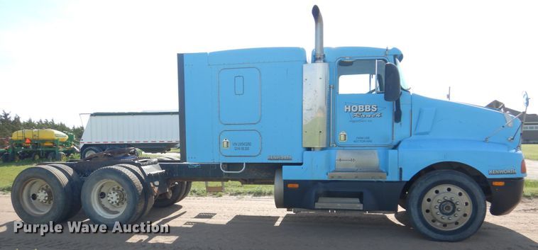 image for item GM9218 1990 Kenworth T600  semi truck