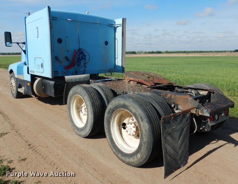 image for item GM9218 1990 Kenworth T600  semi truck