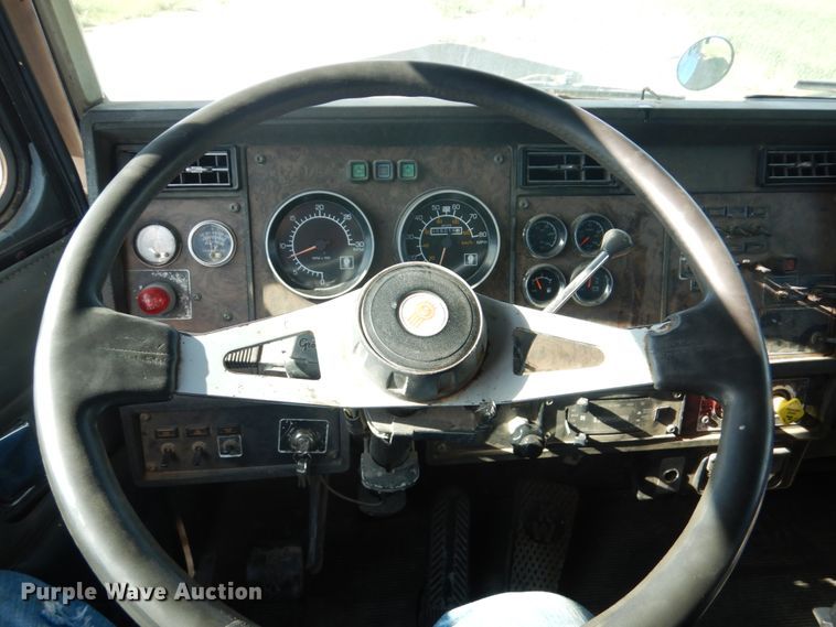 image for item GM9218 1990 Kenworth T600  semi truck