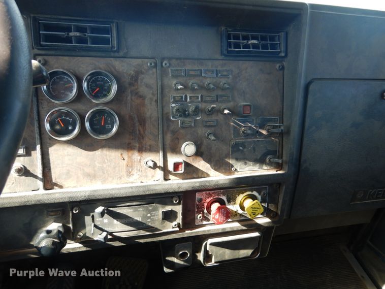 image for item GM9218 1990 Kenworth T600  semi truck