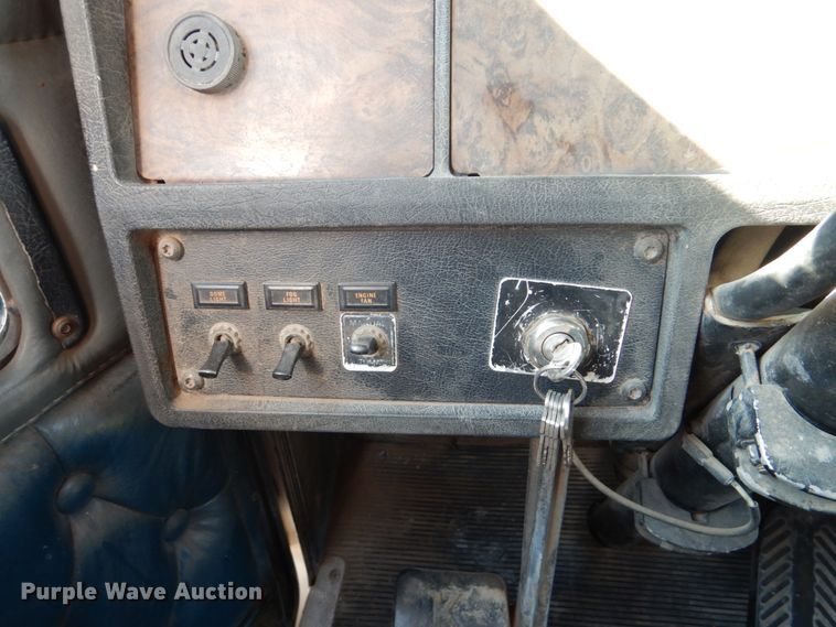 image for item GM9218 1990 Kenworth T600  semi truck