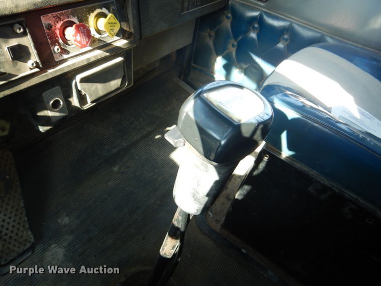 image for item GM9218 1990 Kenworth T600  semi truck