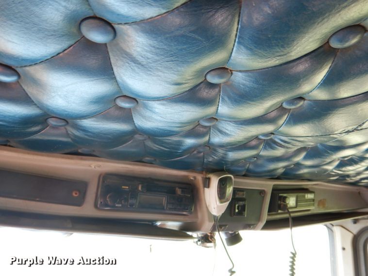 image for item GM9218 1990 Kenworth T600  semi truck