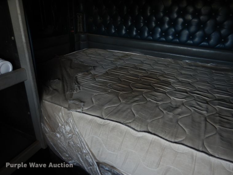 image for item GM9218 1990 Kenworth T600  semi truck