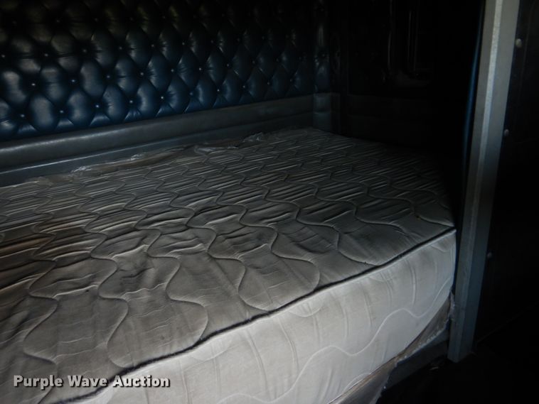 image for item GM9218 1990 Kenworth T600  semi truck