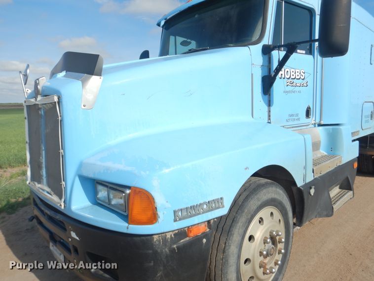 image for item GM9218 1990 Kenworth T600  semi truck