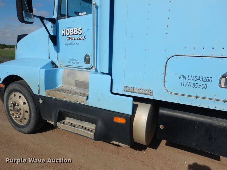 image for item GM9218 1990 Kenworth T600  semi truck