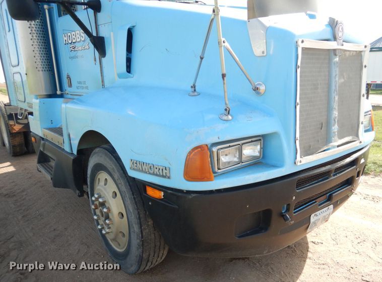 image for item GM9218 1990 Kenworth T600  semi truck