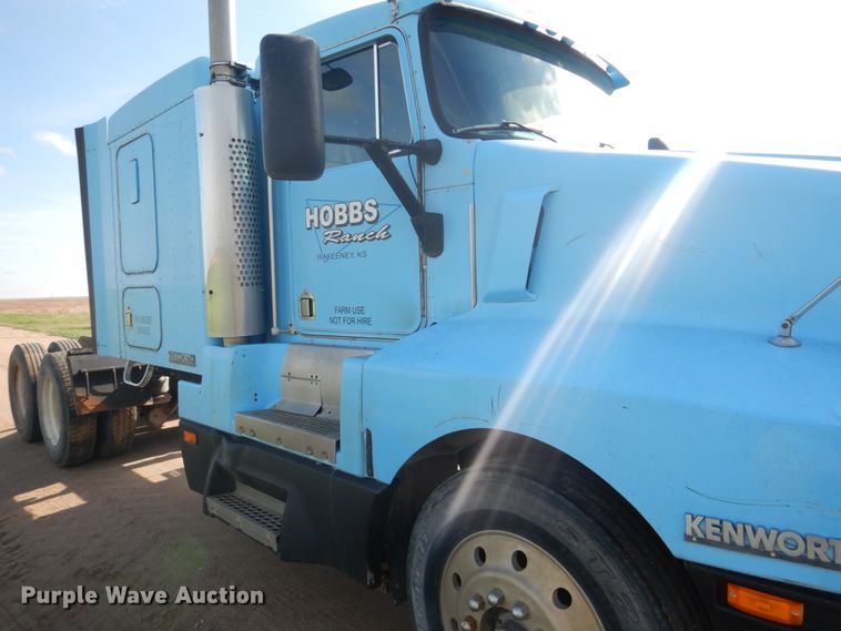 image for item GM9218 1990 Kenworth T600  semi truck