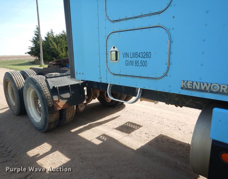 image for item GM9218 1990 Kenworth T600  semi truck