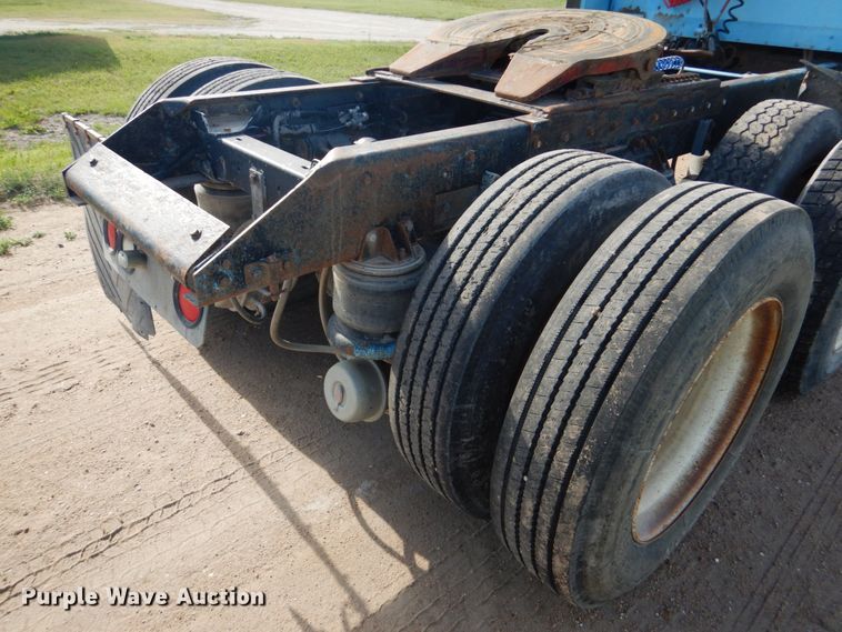 image for item GM9218 1990 Kenworth T600  semi truck